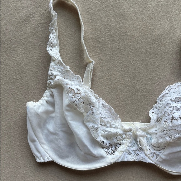 Vintage Olga White Lace Underwire Bra - Picture 3 of 8